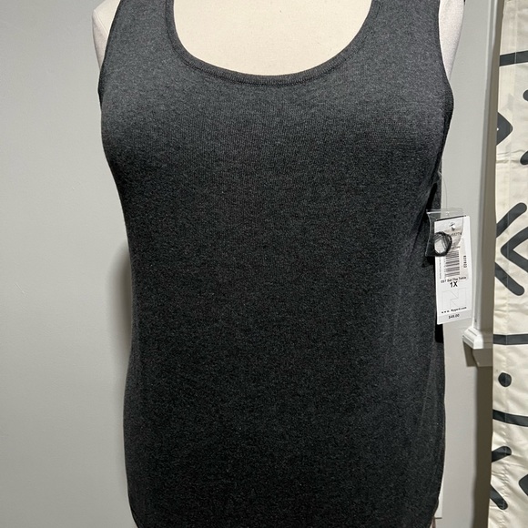 Plus Size Top - Picture 2 of 5